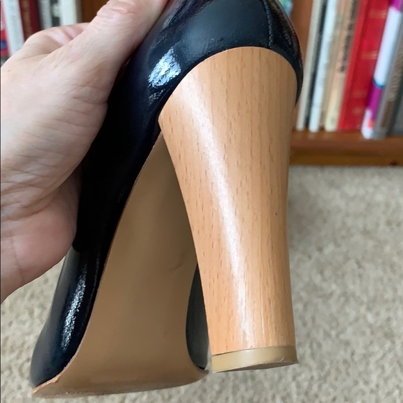 Stuart Weitzman Patent Leather Navy Peep Toe Wood Heel pump shoe EUC US 8 - Picture 10 of 15